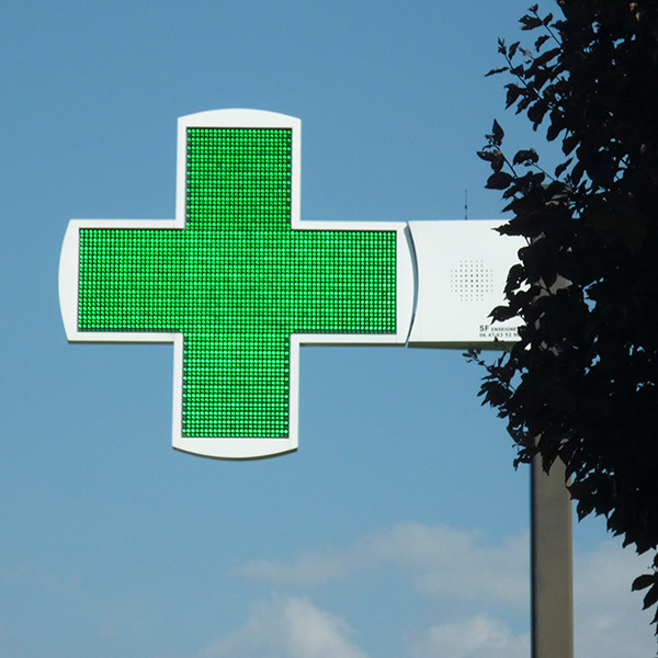 Croix de pharmacie à Amiens