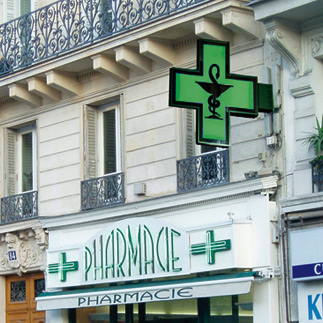 Croix de pharmacie à Amiens