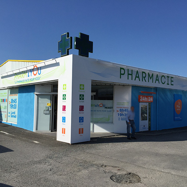 Aménagement de façade de Pharmacie Pharm and You à Amiens