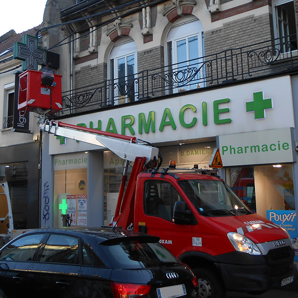 Dépannage entretien SAV enseigne croix pharmacie Amiens