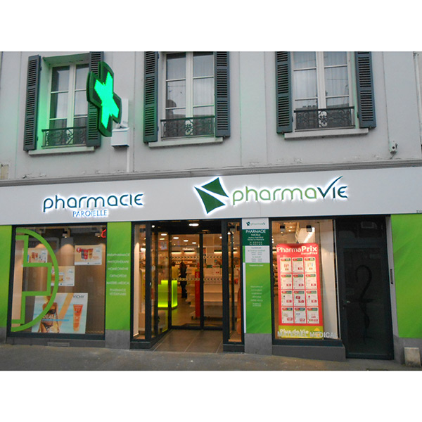 Aménagement de façade de Pharmacie Pharmavie Amiens