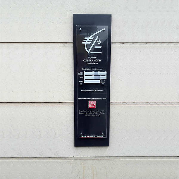 Signalétique PLV Amiens bureau banque panneau plexiglas